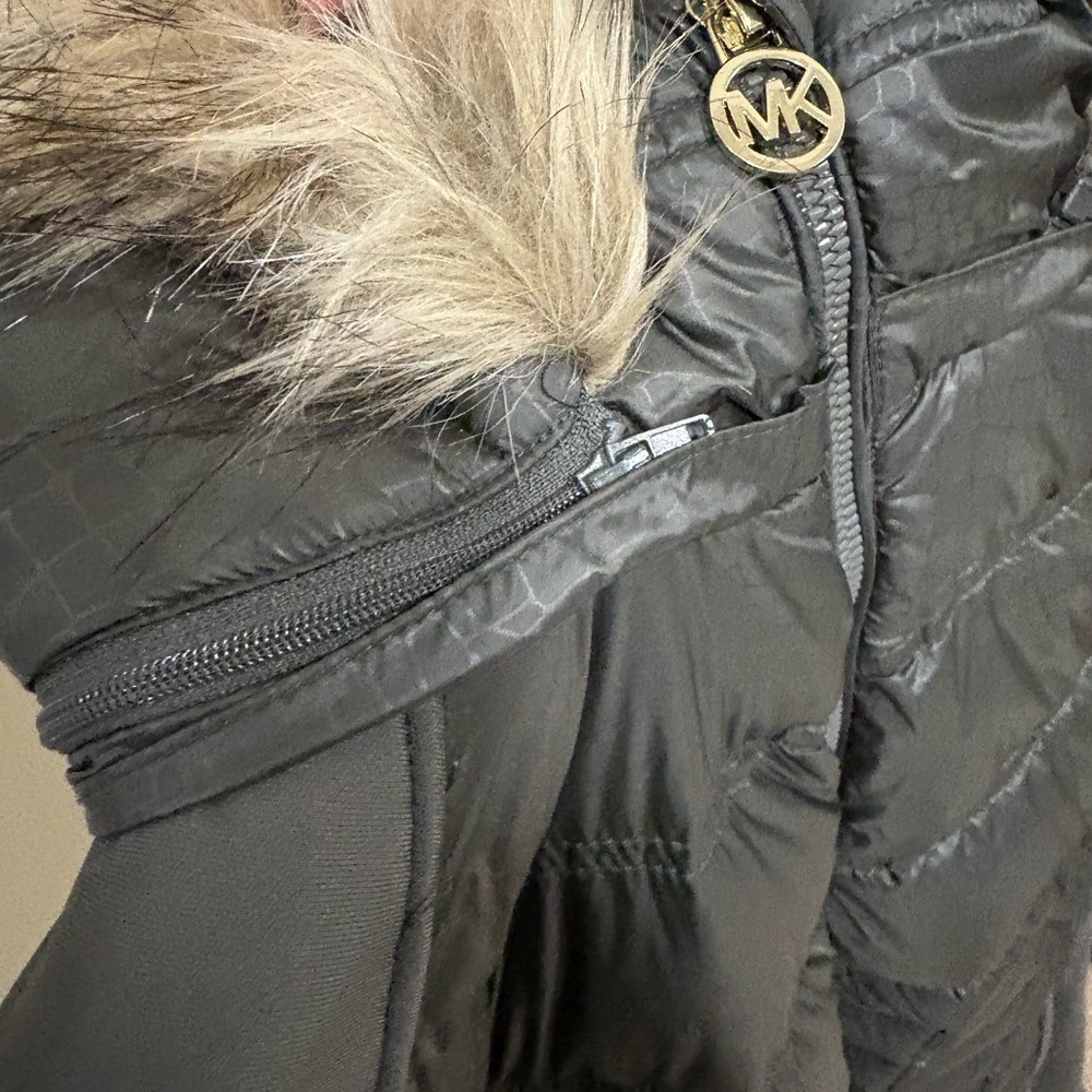 NWOT Michael Kors Green Mixed Media Puffer Jacket with Faux Fur Hood Size XL - Picture 6 of 7